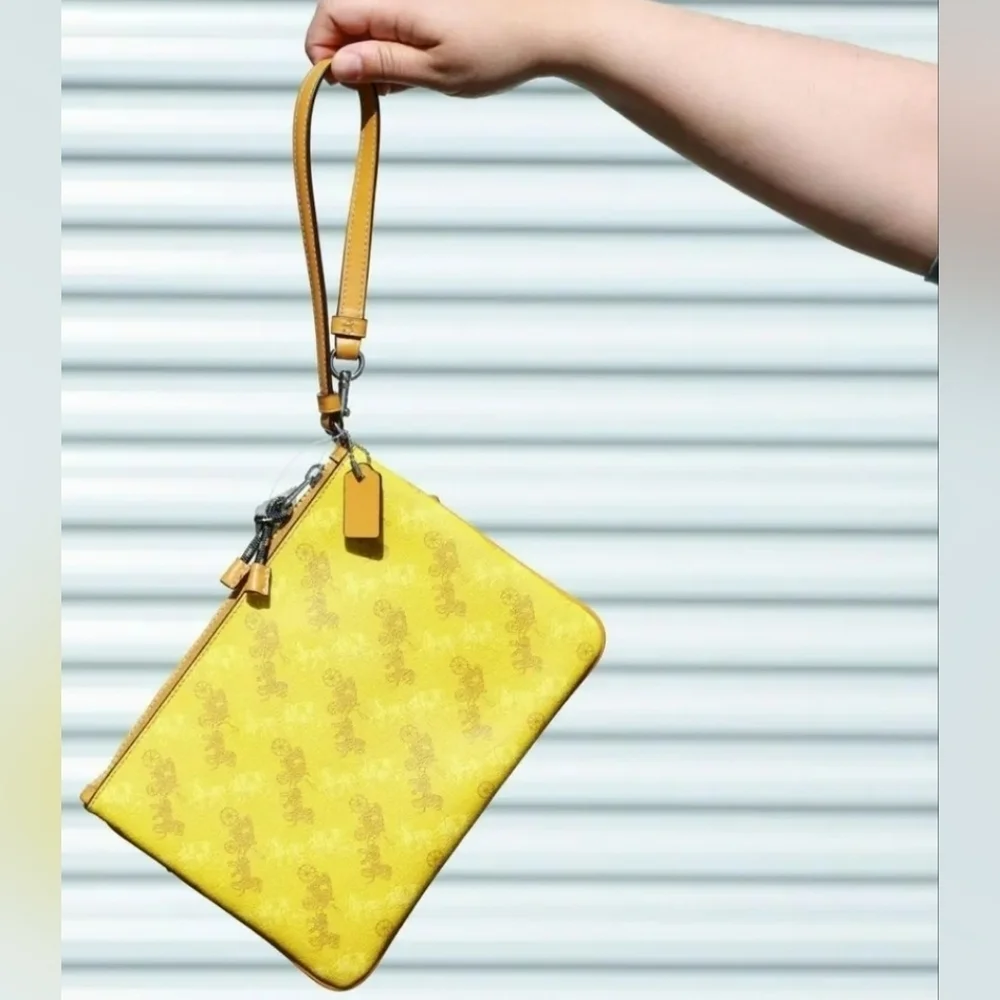 🐥 NWT YELLOW COACH